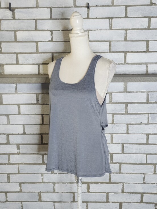 lululemon athletica Tops - • Lululemon Women's 2 In 1 Sports Bra And Tank Top Sz 6 Gray & Beige Criss Cross